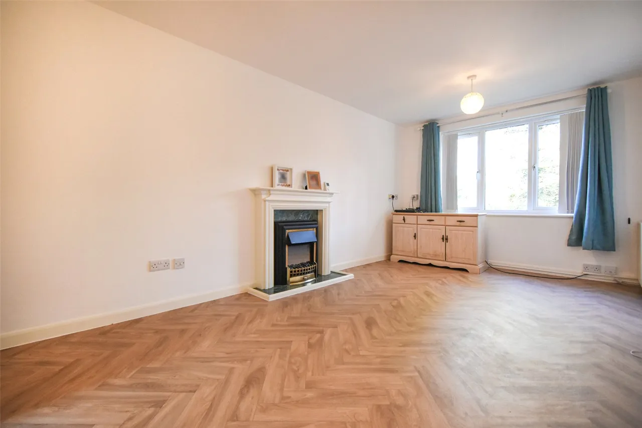 Berry Court, Hook, Hampshire, RG27 9JZ, photo 5