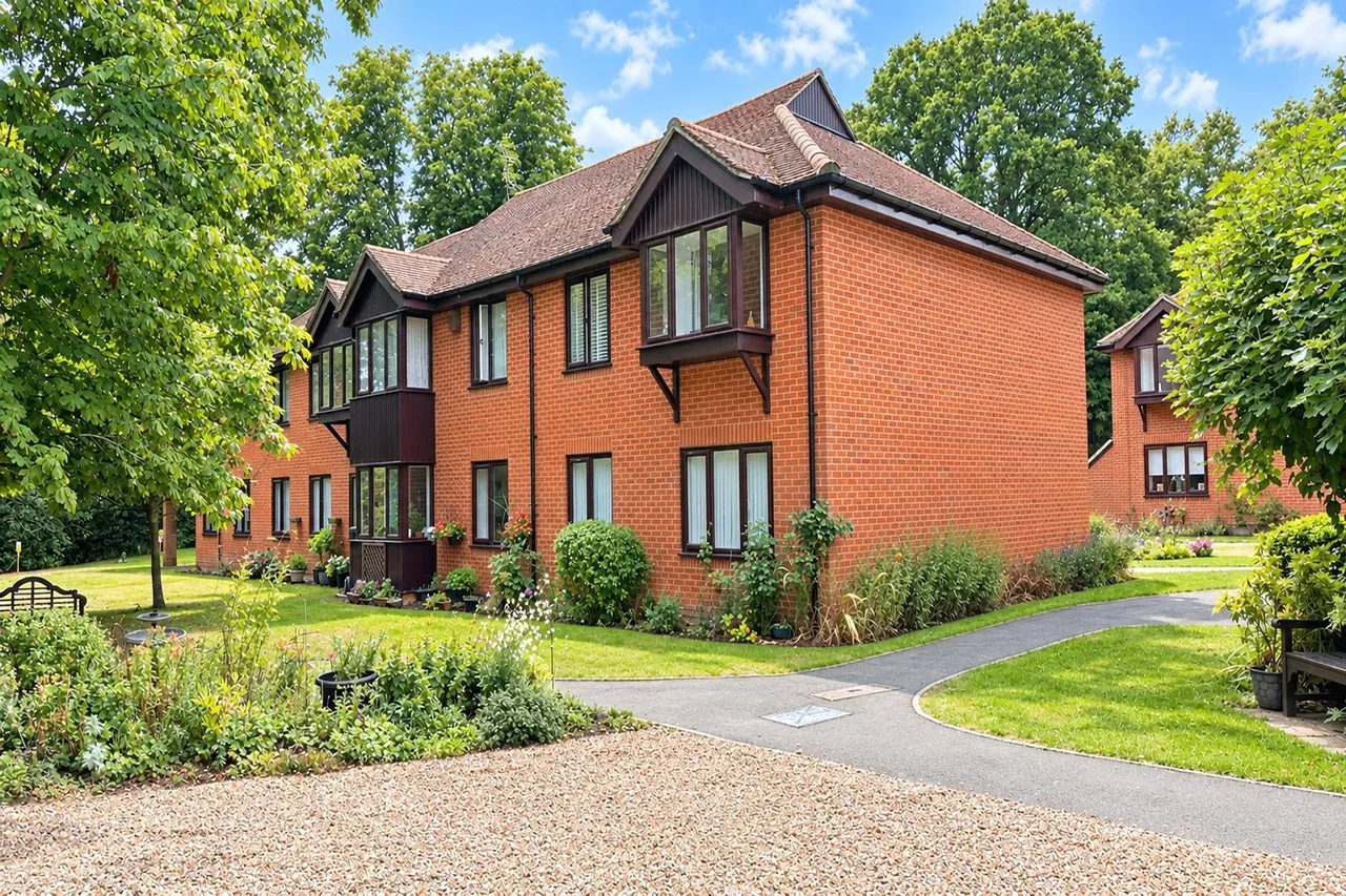 1 bed flat for sale — Berry Court, Hook, Hampshire, RG27 9JZ