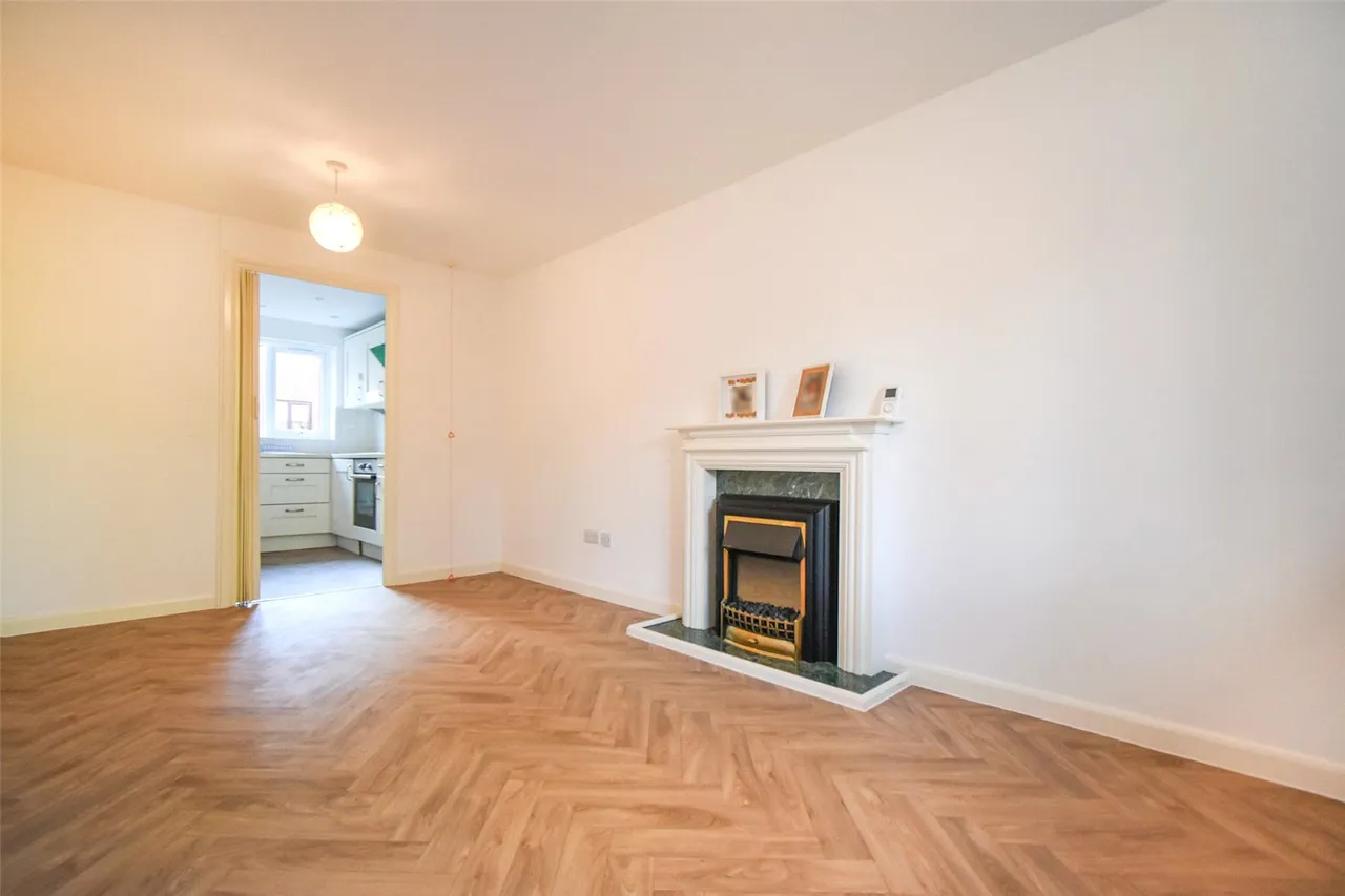Berry Court, Hook, Hampshire, RG27 9JZ, photo 9