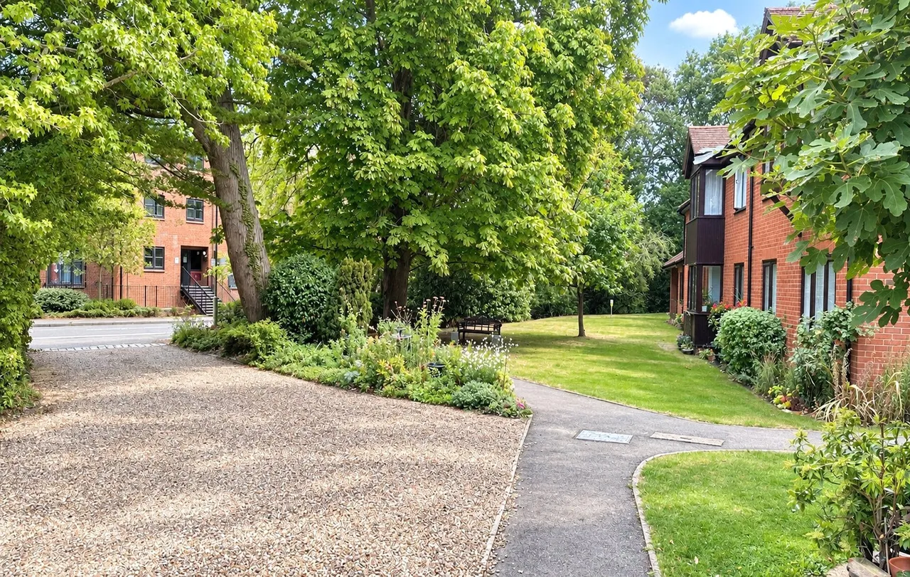 Berry Court, Hook, Hampshire, RG27 9JZ, photo 3