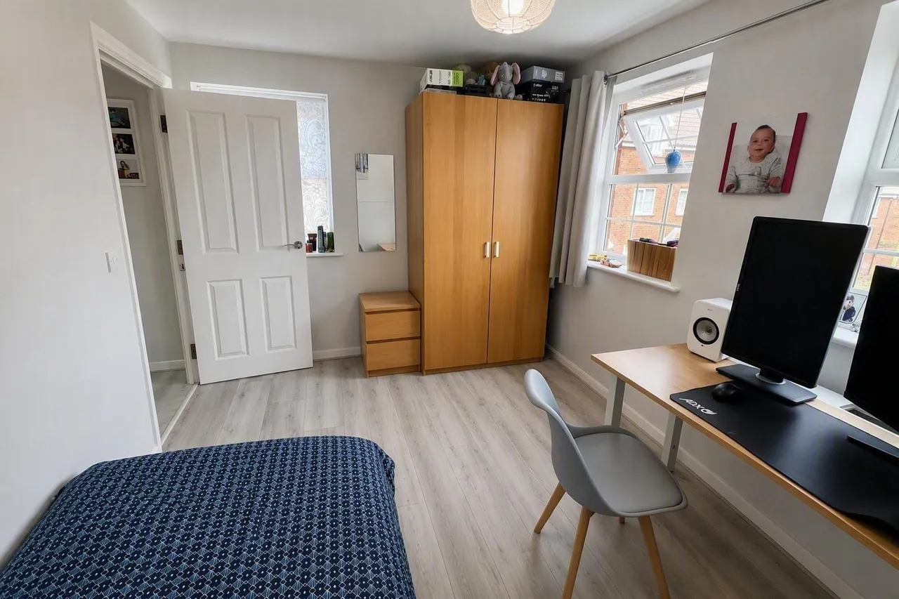 Merrick Close, SG1, photo 16