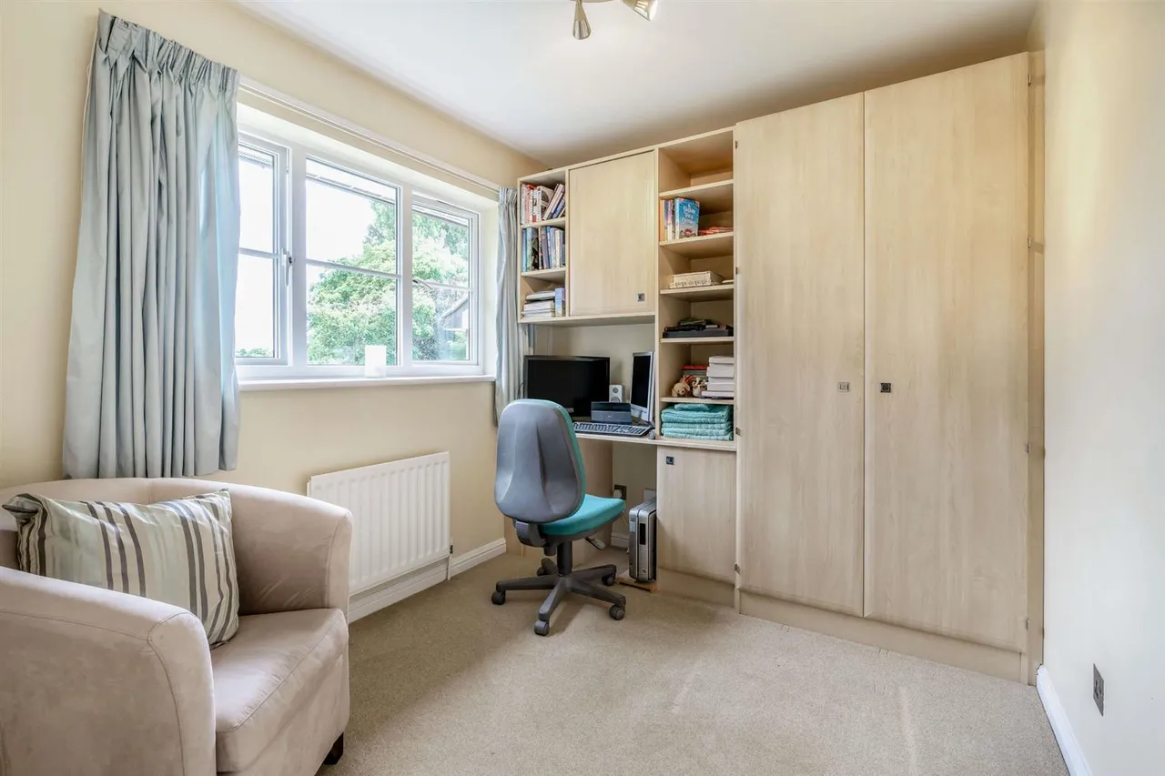 Middle Hill, Englefield Green, Surrey, TW20 0JJ, photo 23