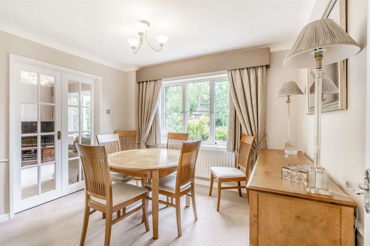 Middle Hill, Englefield Green, Surrey, TW20 0JJ, photo 7