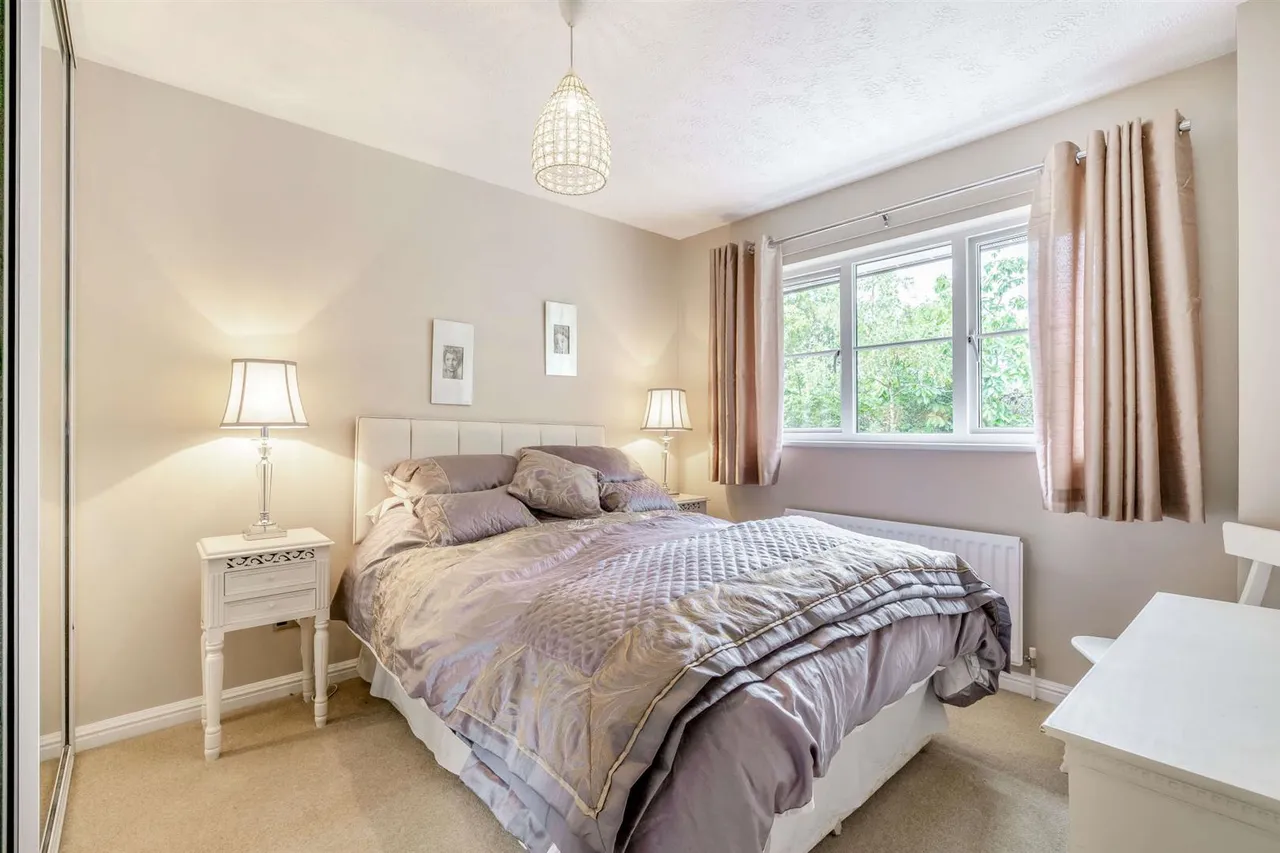 Middle Hill, Englefield Green, Surrey, TW20 0JJ, photo 20