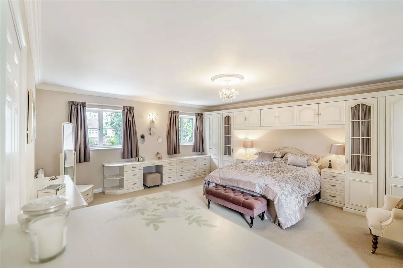 Middle Hill, Englefield Green, Surrey, TW20 0JJ, photo 5