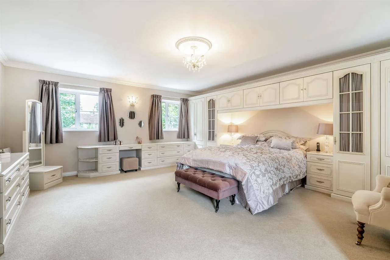 Middle Hill, Englefield Green, Surrey, TW20 0JJ, photo 16
