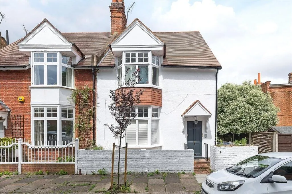2 bed flat for sale, Blandford Road, London, W4