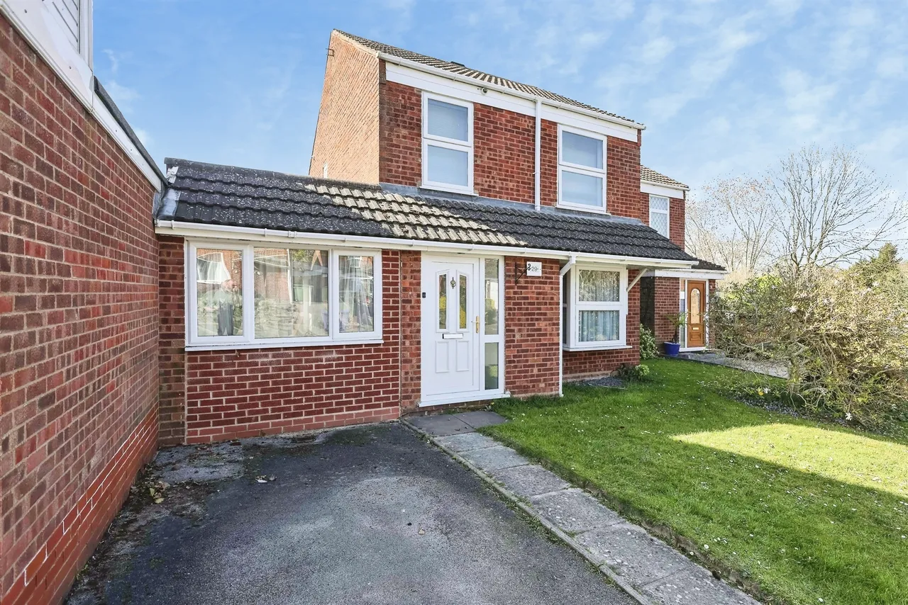 3 bed house for sale — Aldeford Drive, BRIERLEY HILL