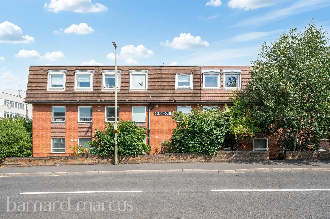 1 bed flat for sale — East Street, Epsom