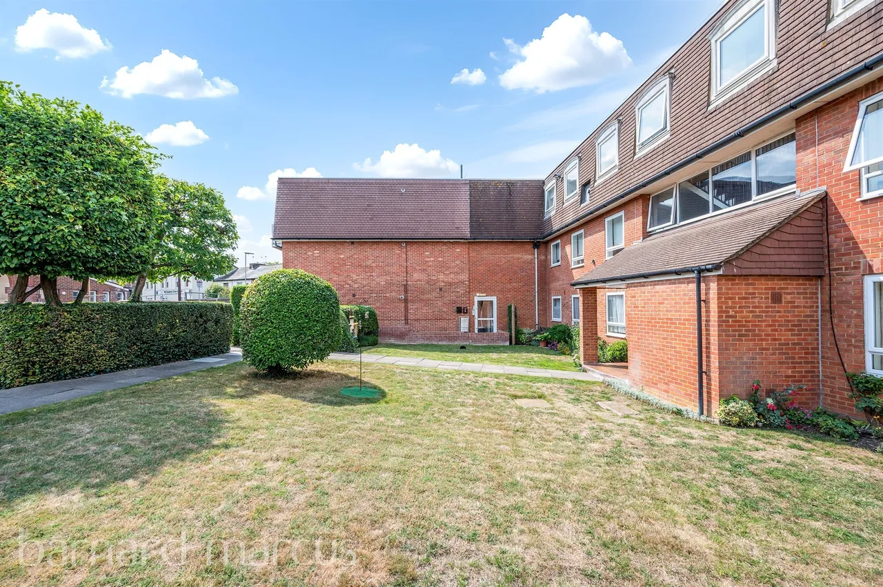 East Street, Epsom, photo 7