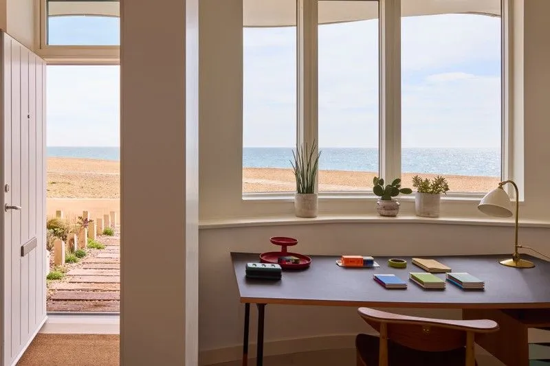 2 Bed Beach House Shoreline Folkestone Kent CT20, photo 2