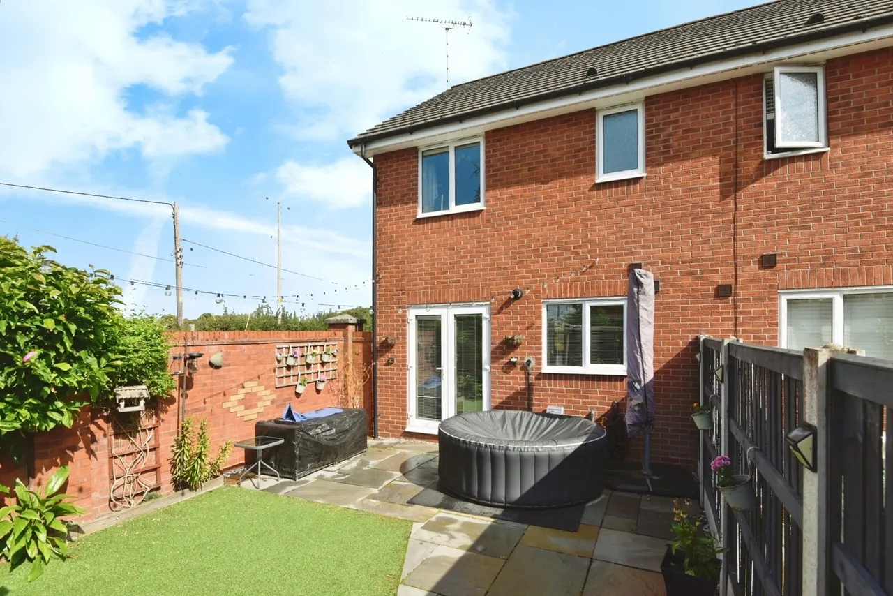 Crown Drive, Malkins Bank, Sandbach, Cheshire, CW11, photo 2
