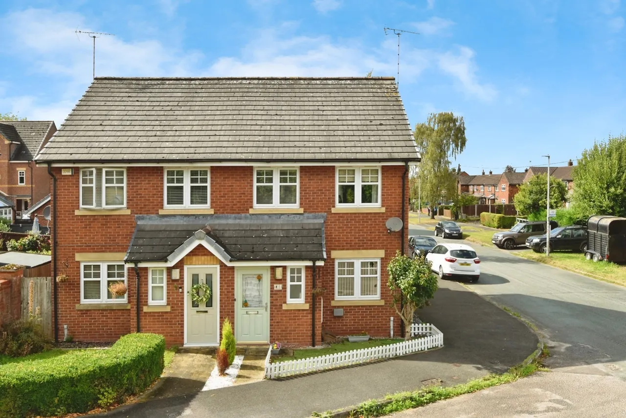 3 bed house for sale — Crown Drive, Malkins Bank, Sandbach, Cheshire, CW11