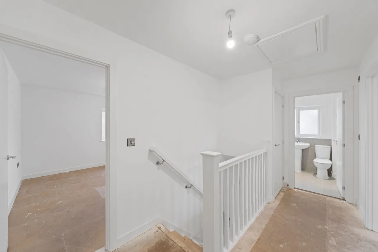 Halis Court, Hale Village, L24, photo 28