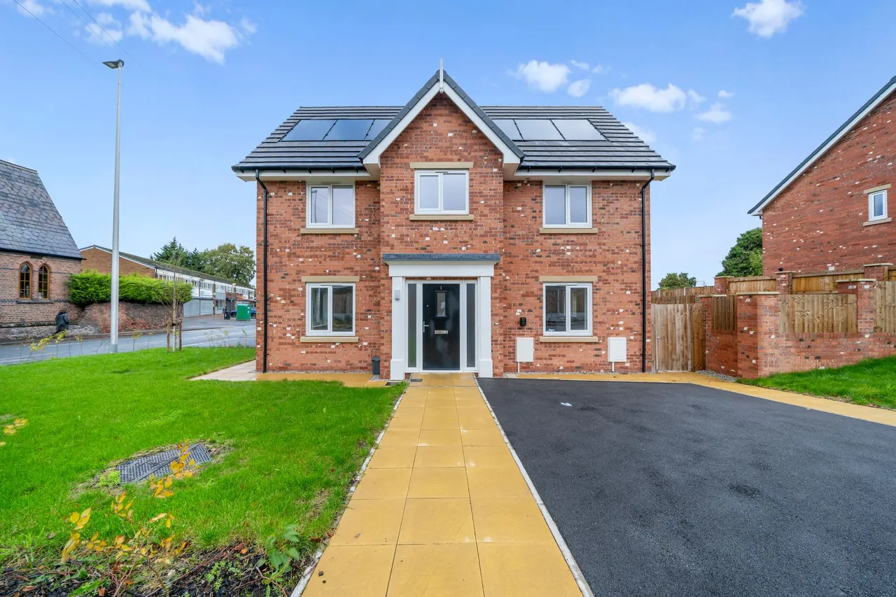 Halis Court, Hale Village, L24, photo 13