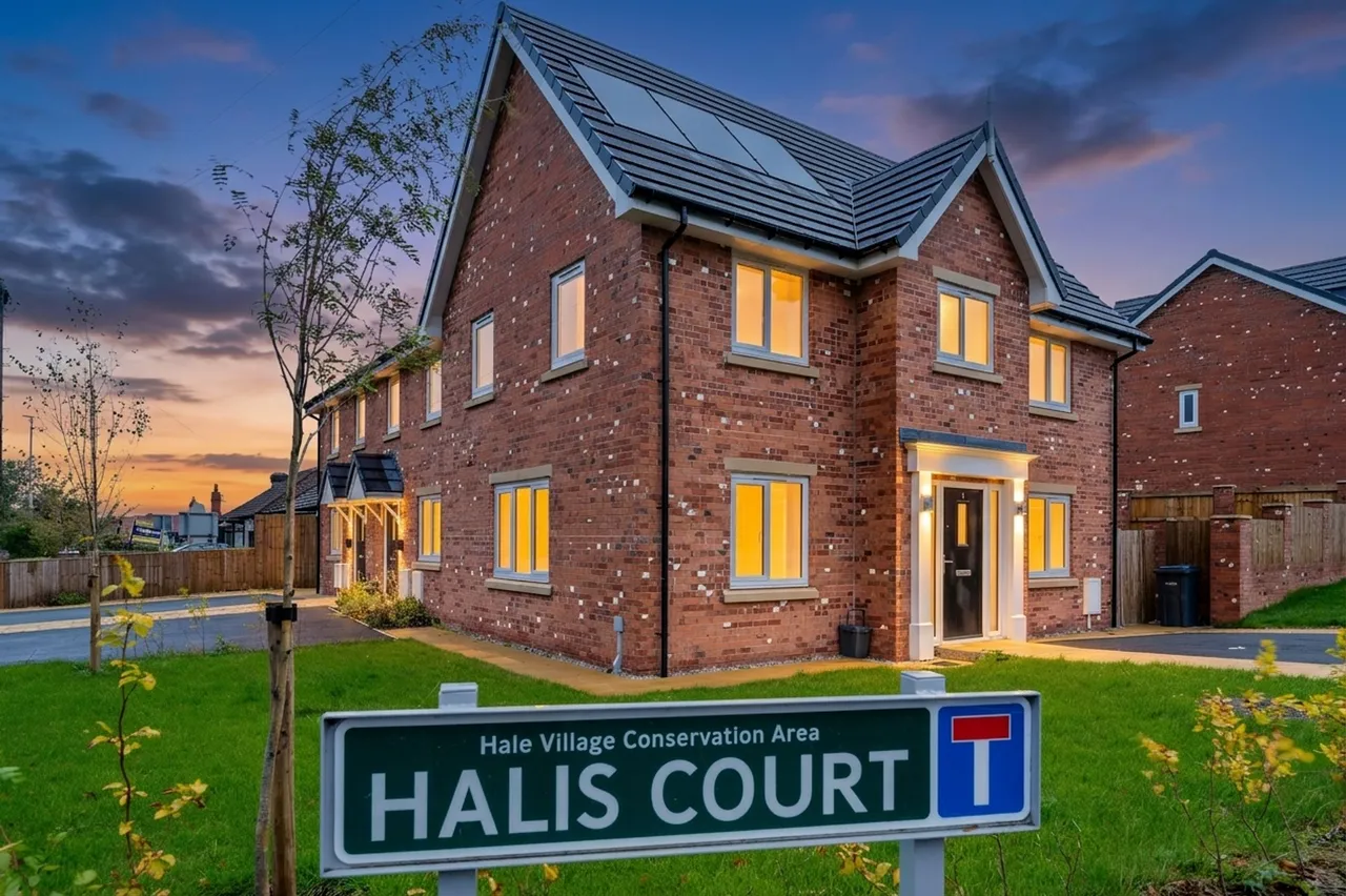 3 bed house for sale, Halis Court, Hale Village, L24