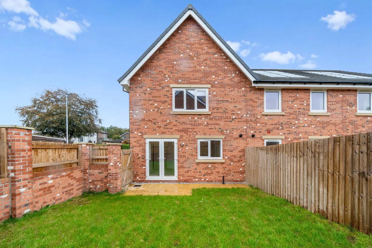 Halis Court, Hale Village, L24, photo 12