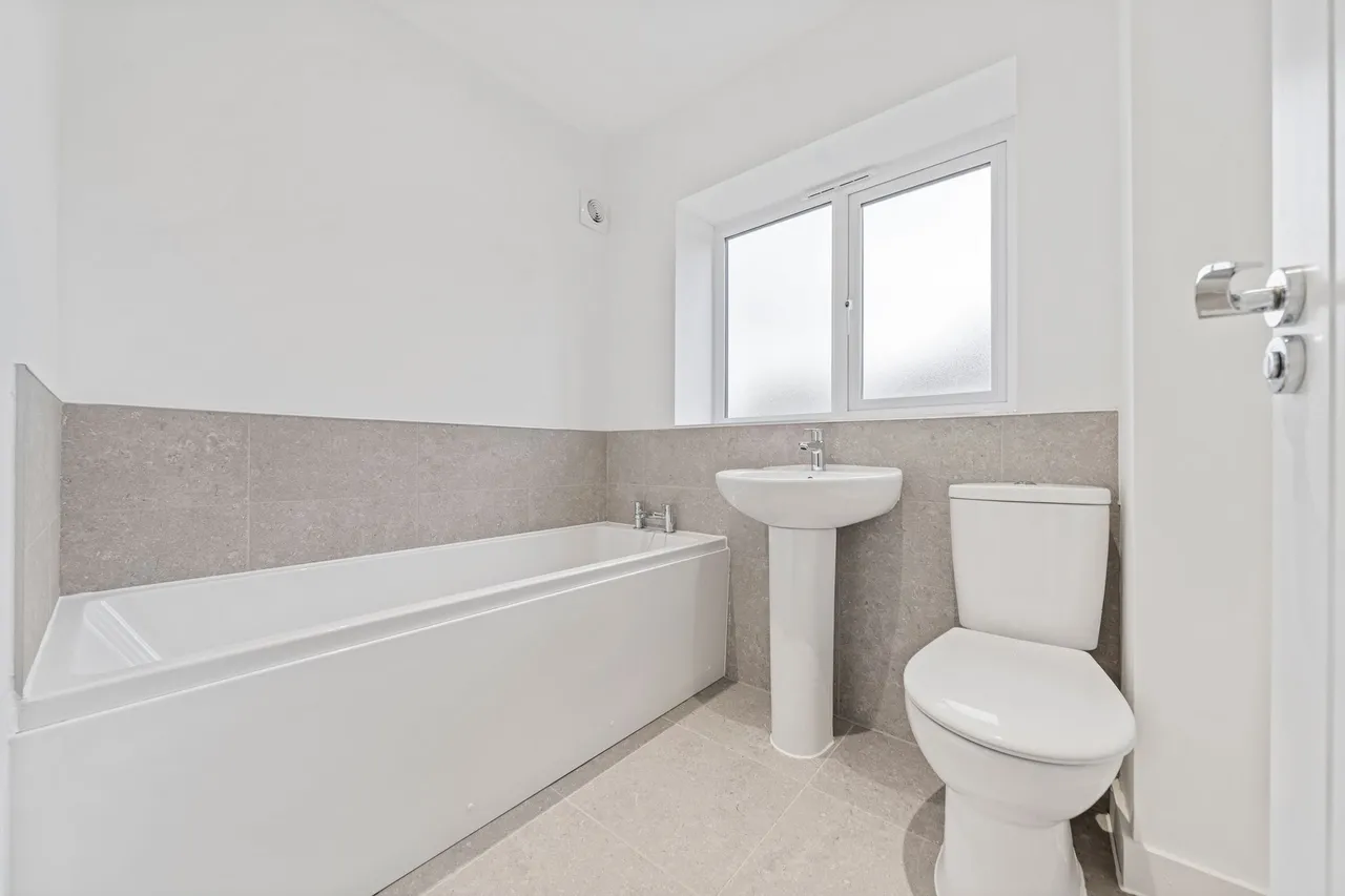 Halis Court, Hale Village, L24, photo 23