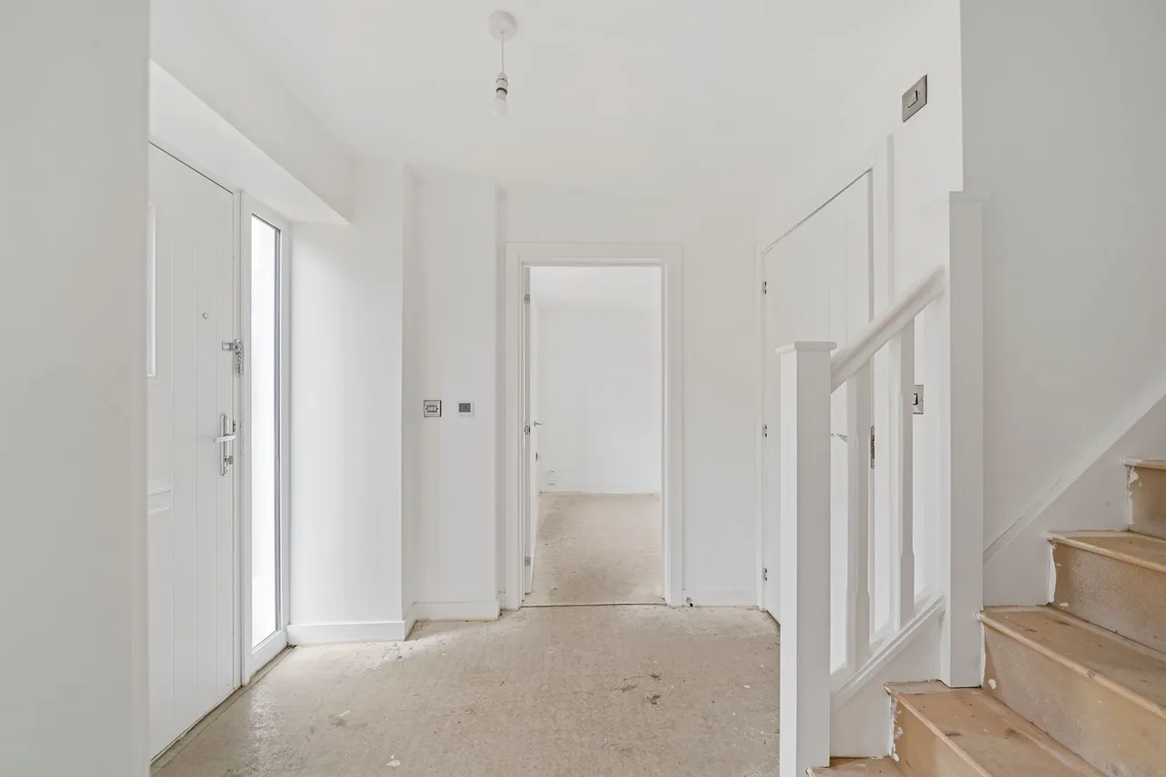 Halis Court, Hale Village, L24, photo 11