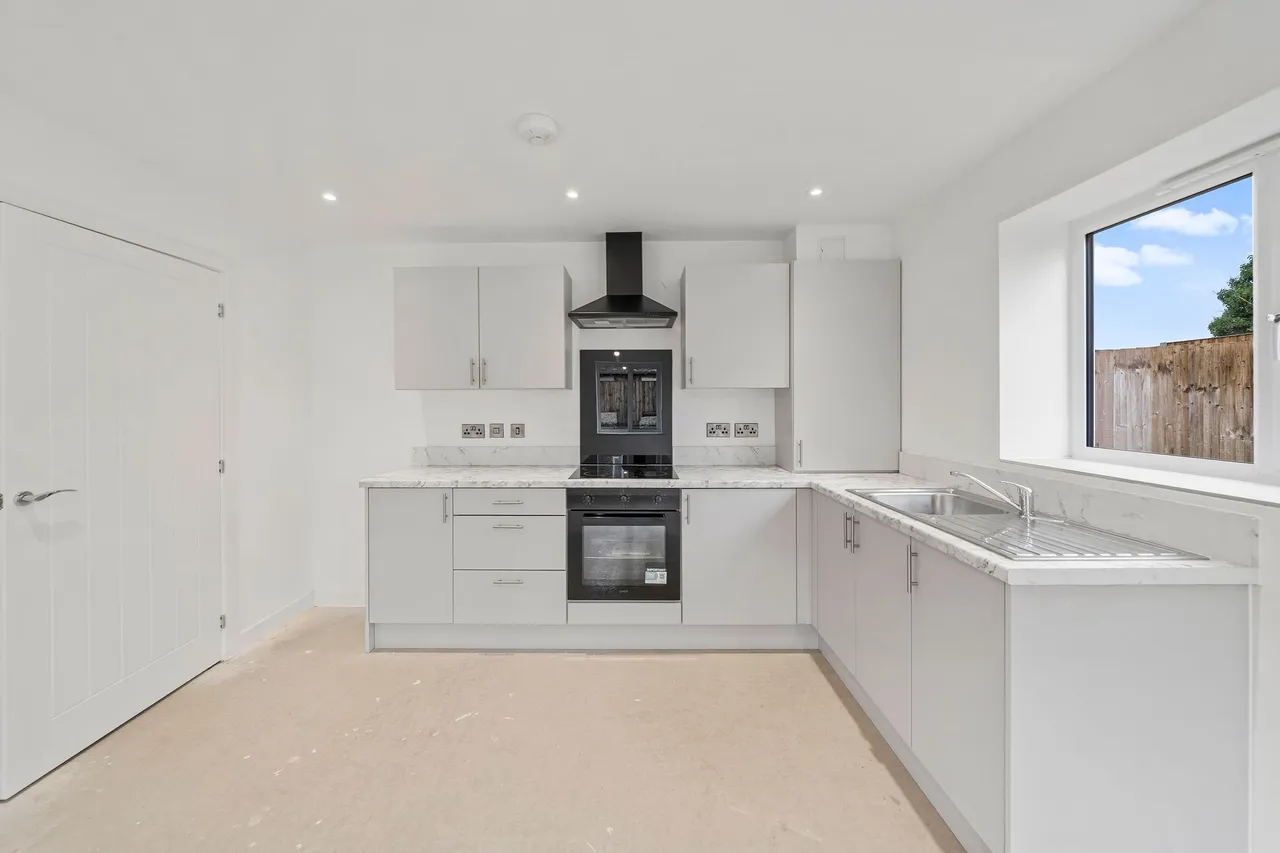 Halis Court, Hale Village, L24, photo 5