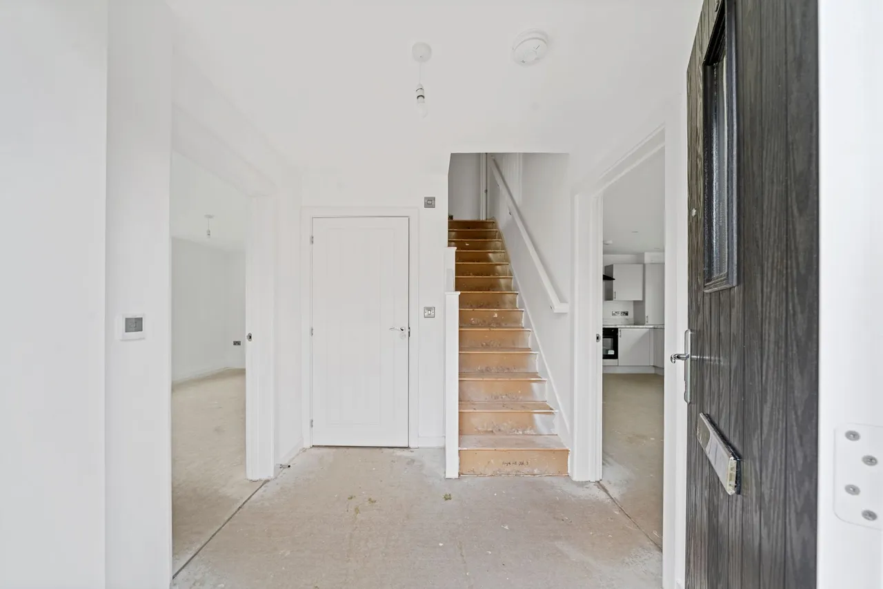 Halis Court, Hale Village, L24, photo 8