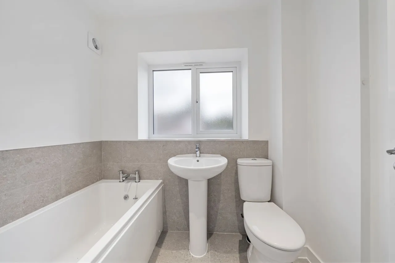 Halis Court, Hale Village, L24, photo 19