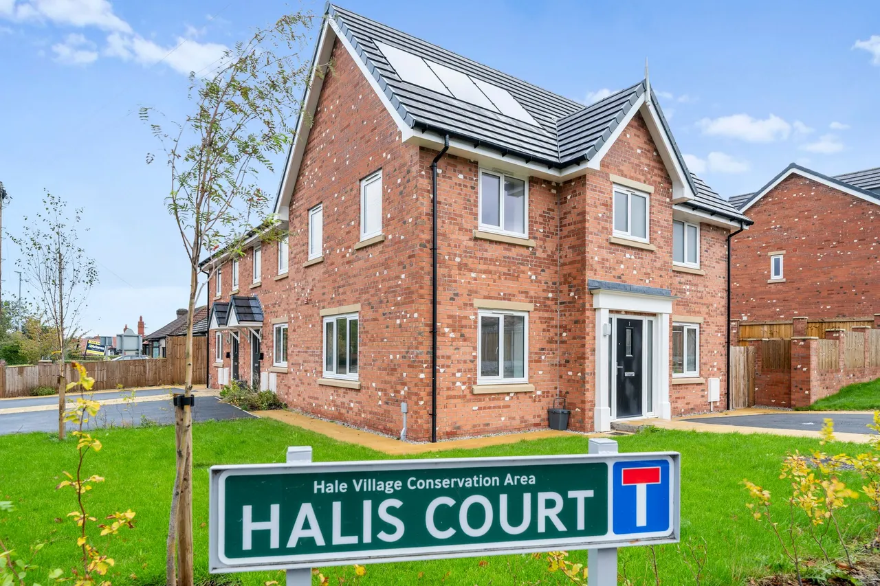 Halis Court, Hale Village, L24, photo 2