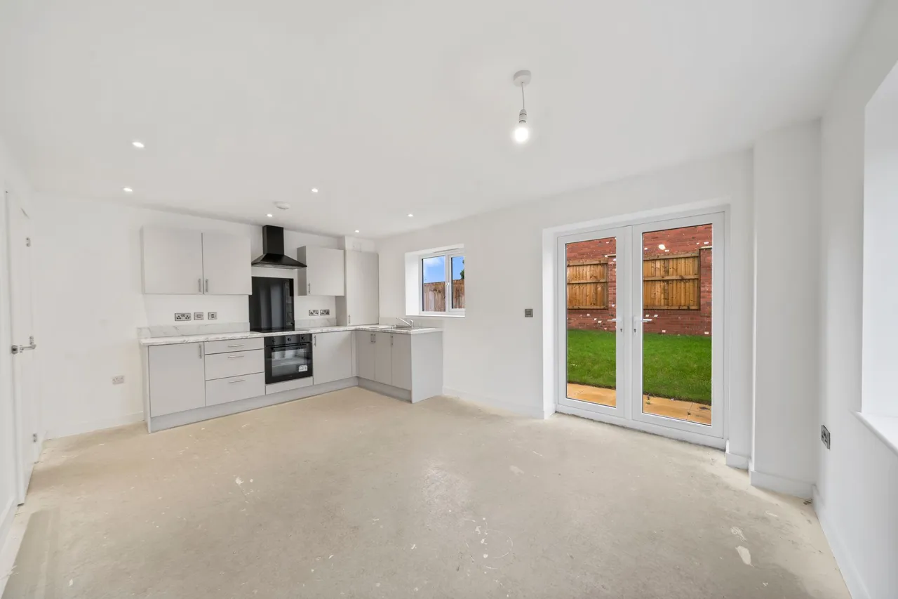Halis Court, Hale Village, L24, photo 4
