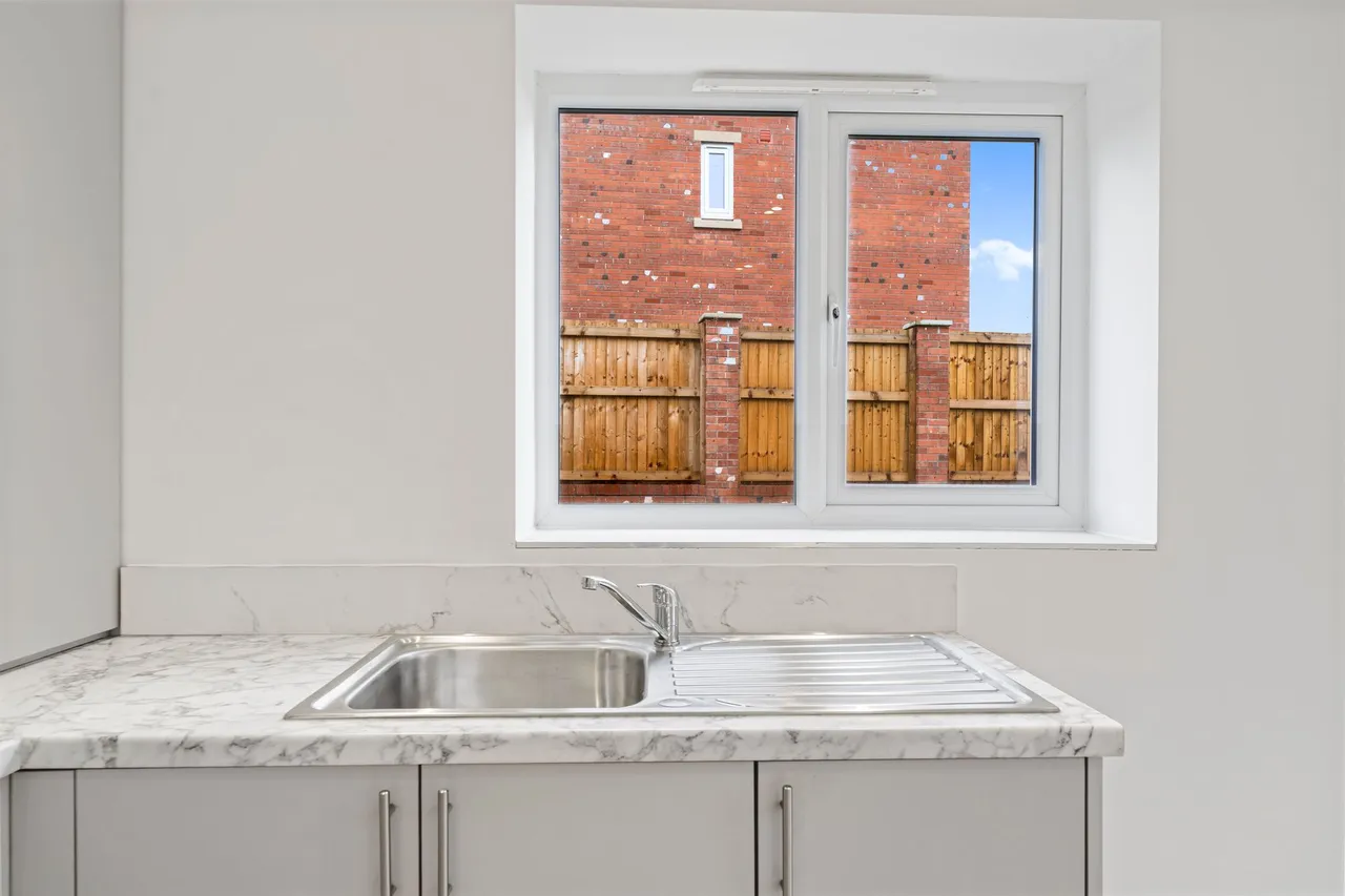Halis Court, Hale Village, L24, photo 14