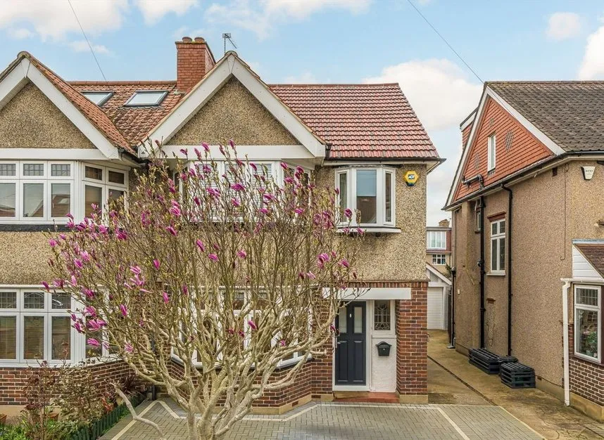 4 bed house to rent, Melrose Avenue, Twickenham, TW2
