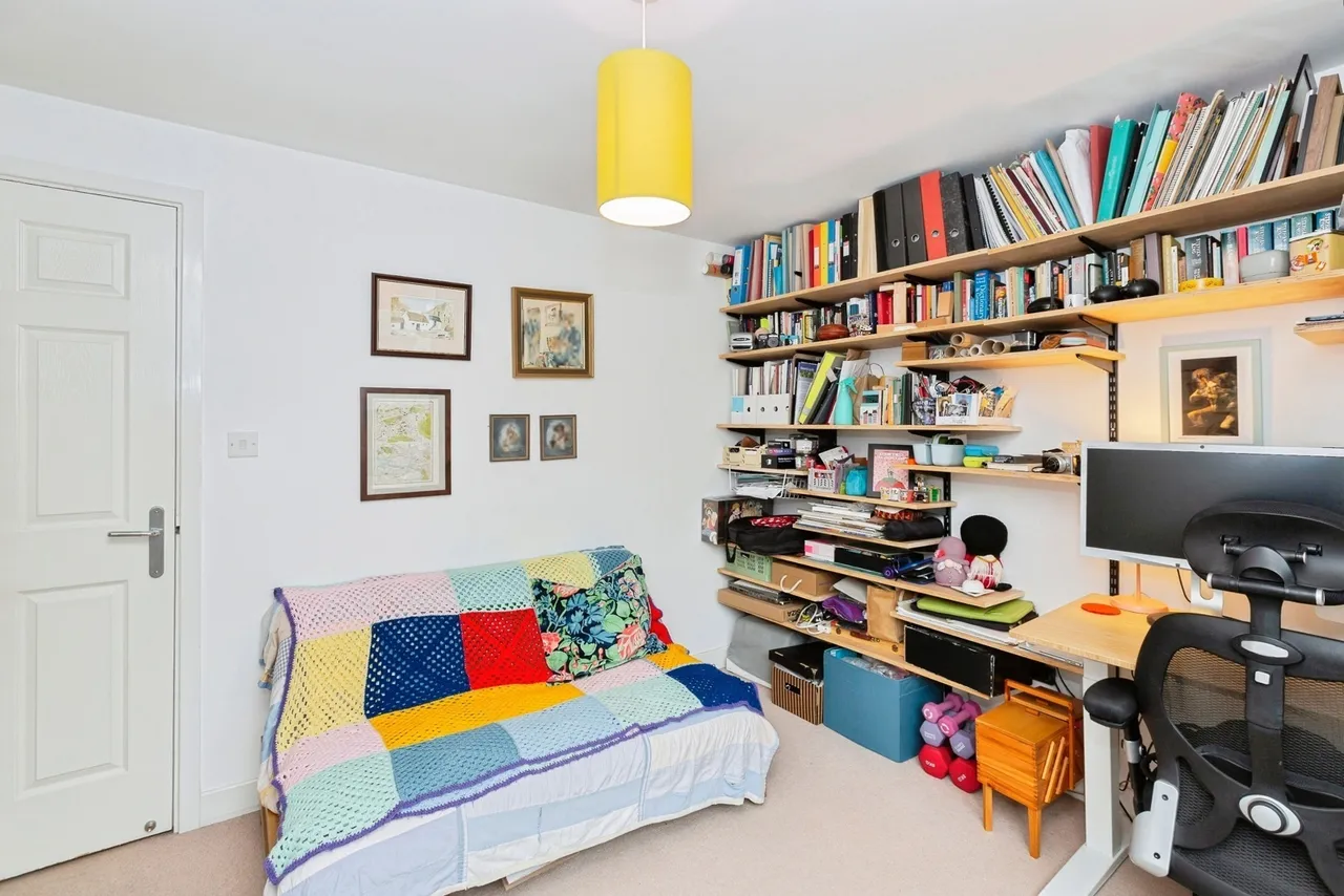 Roberts Close, Barking, IG11, photo 14