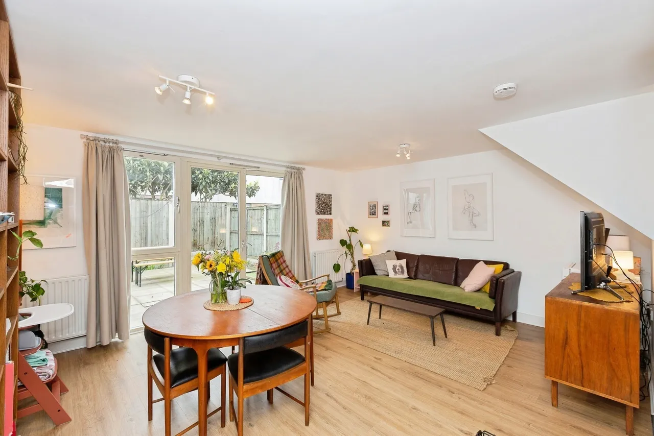 Roberts Close, Barking, IG11, photo 5