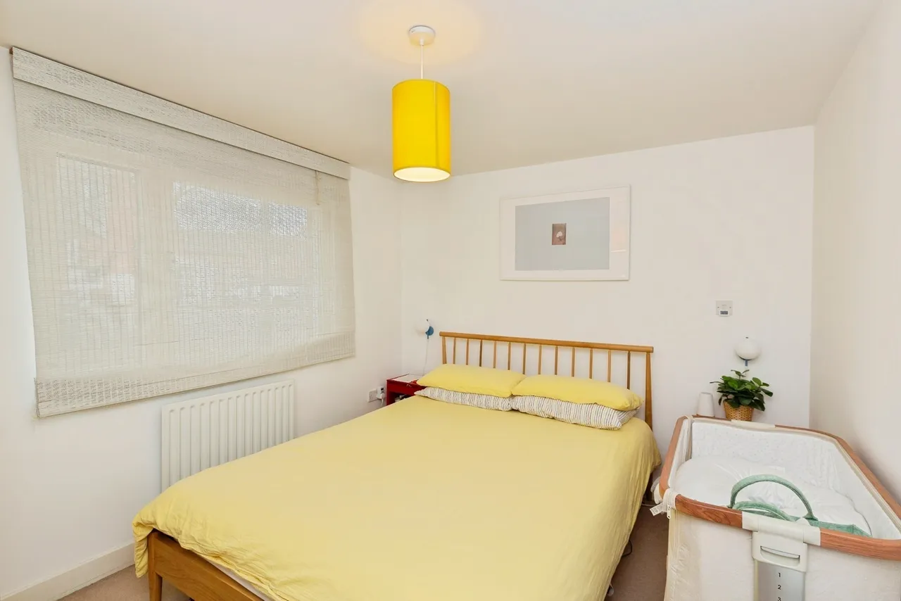 Roberts Close, Barking, IG11, photo 3