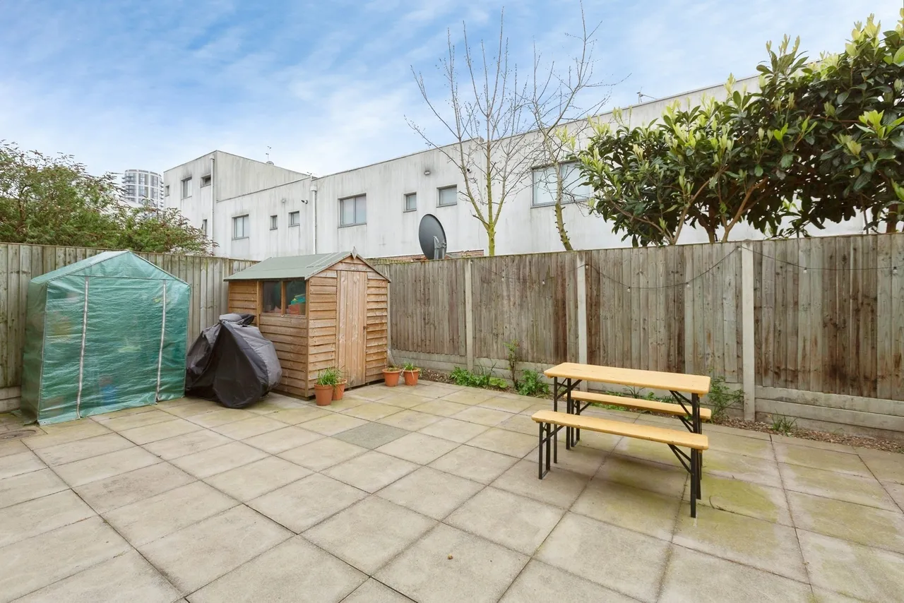 Roberts Close, Barking, IG11, photo 4