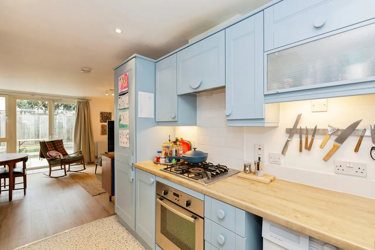 Roberts Close, Barking, IG11, photo 9