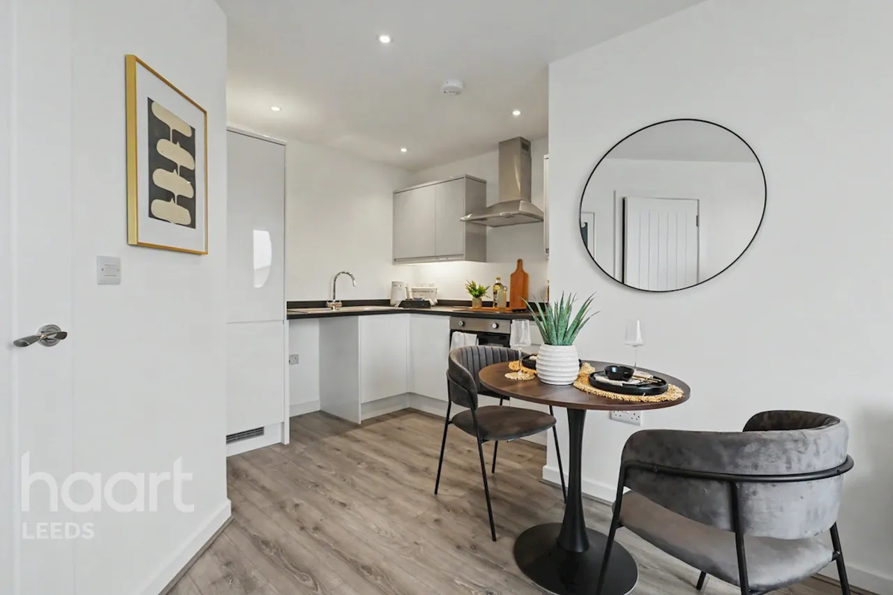 The Oval, Leeds, LS10, photo 3