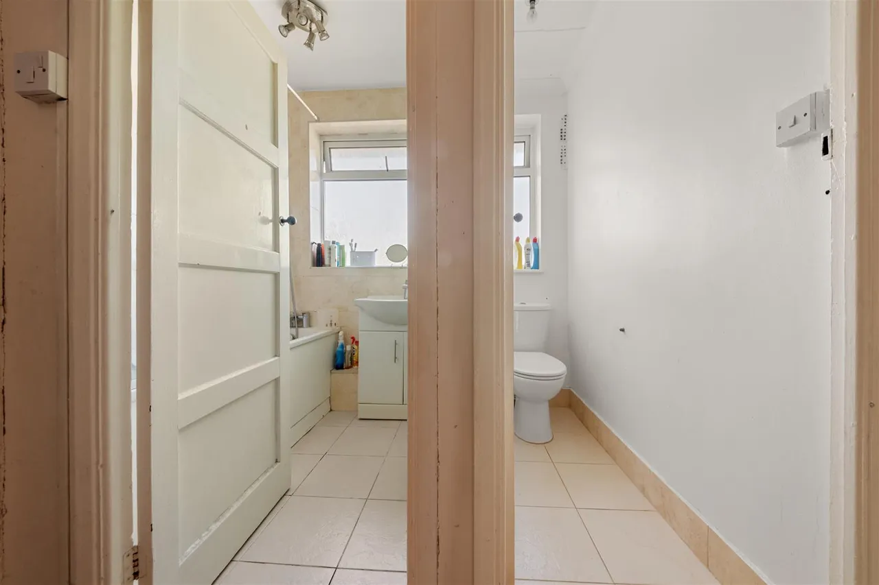 Rushdene Crescent, Northolt, photo 12