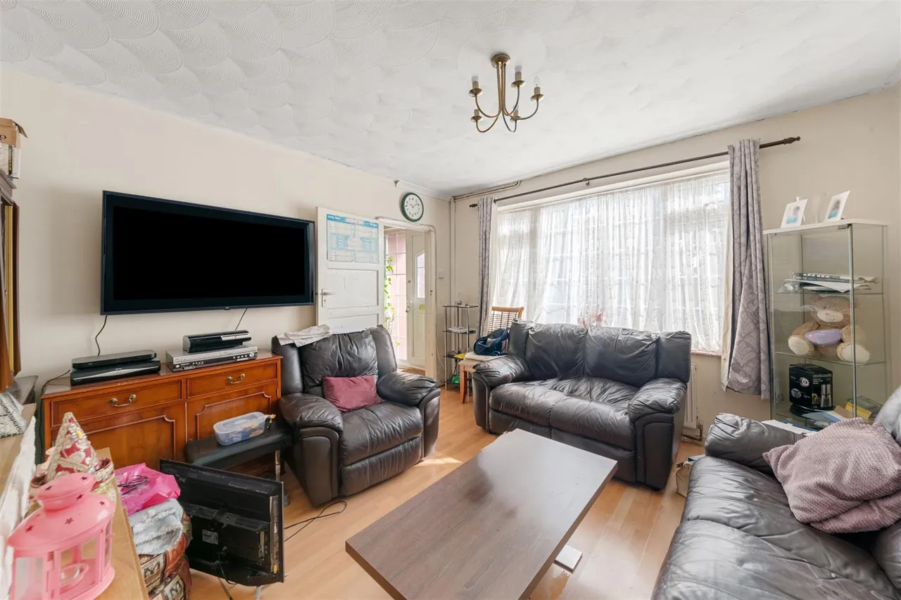 Rushdene Crescent, Northolt, photo 2