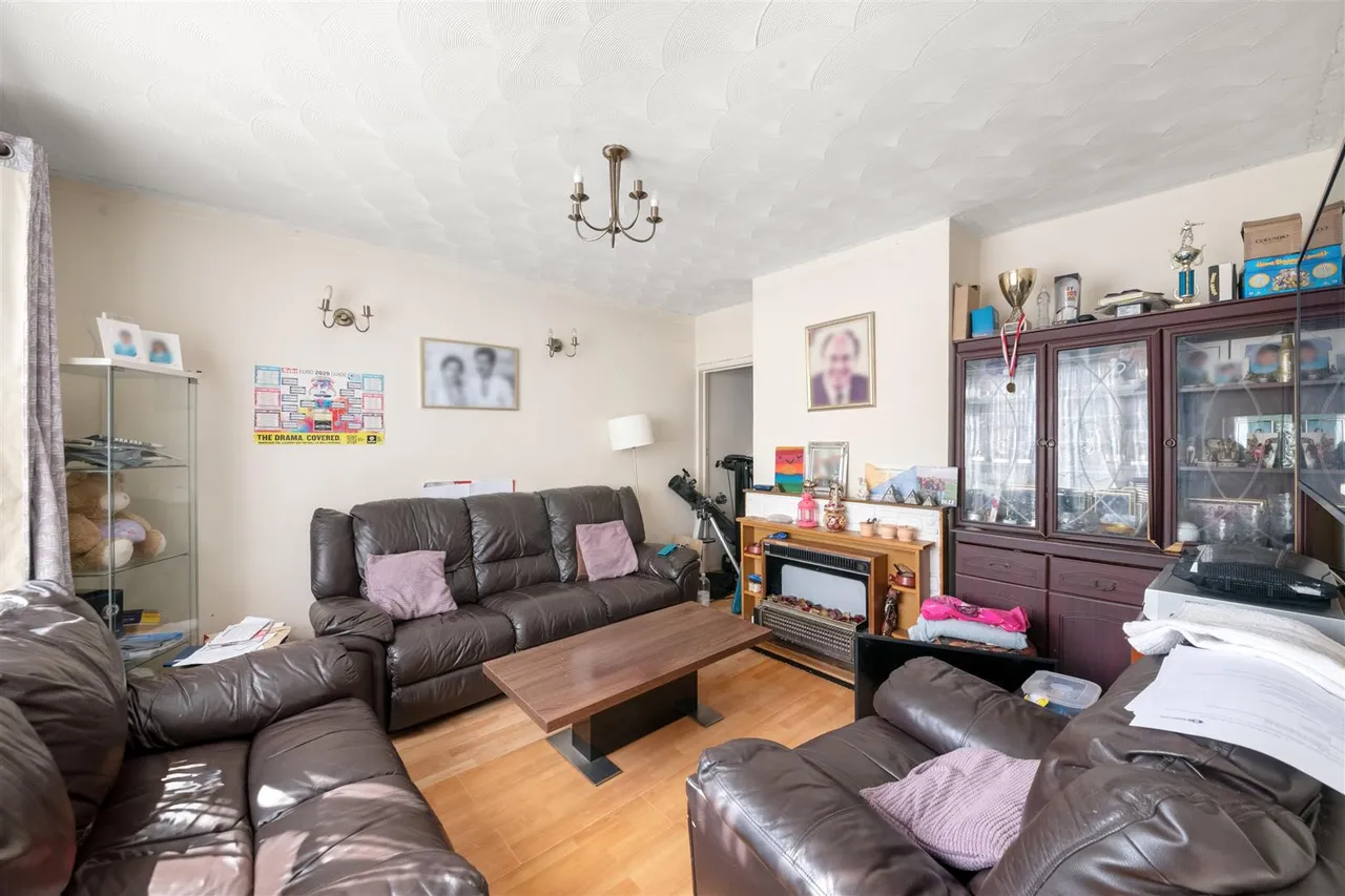 Rushdene Crescent, Northolt, photo 5
