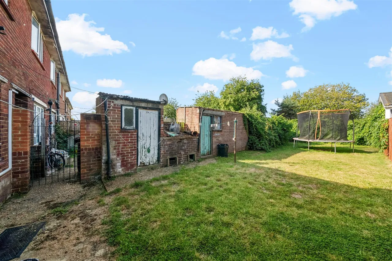 Rushdene Crescent, Northolt, photo 15