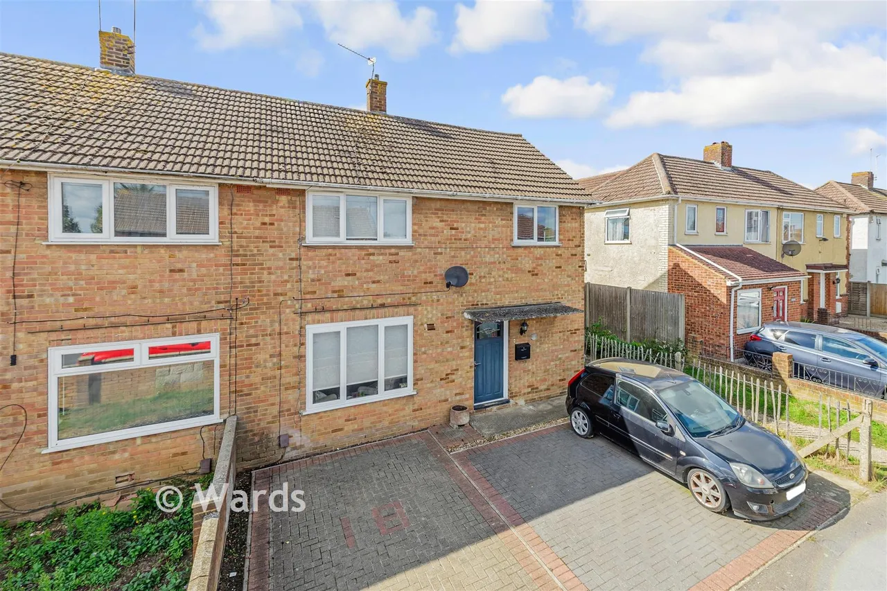 3 bed house for sale, Holly Road, Rochester, ME2