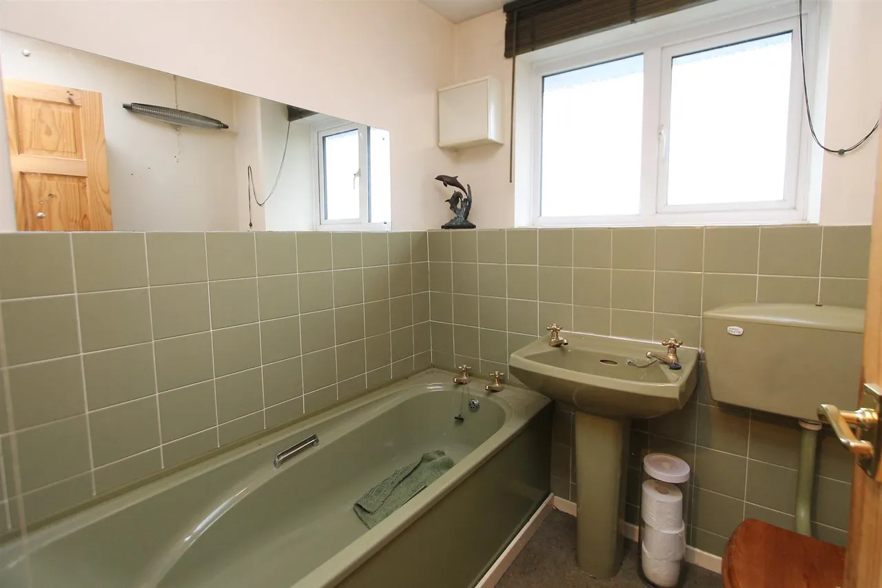Brompton Drive, Brierley Hill, photo 12