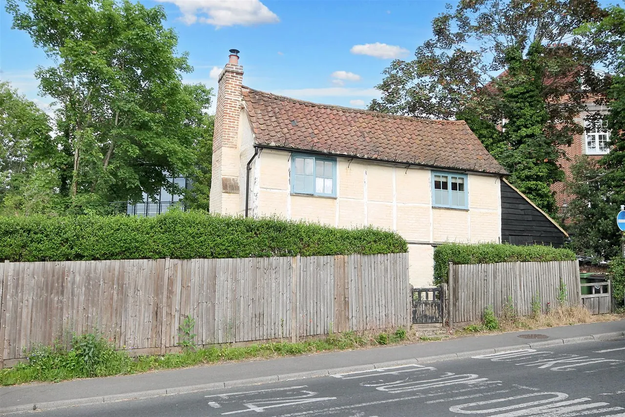 2 bed house for sale, Bull Hill, Leatherhead, KT22