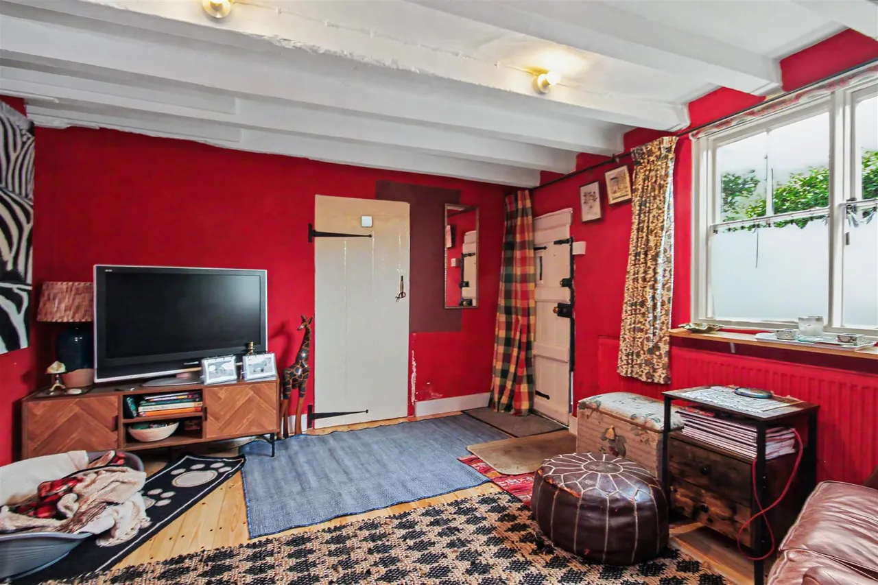 Bull Hill, Leatherhead, KT22, photo 4