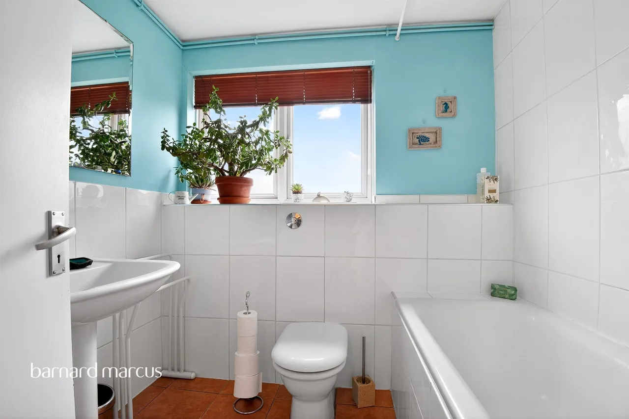 Downs Hill Road, Epsom, KT18, photo 7