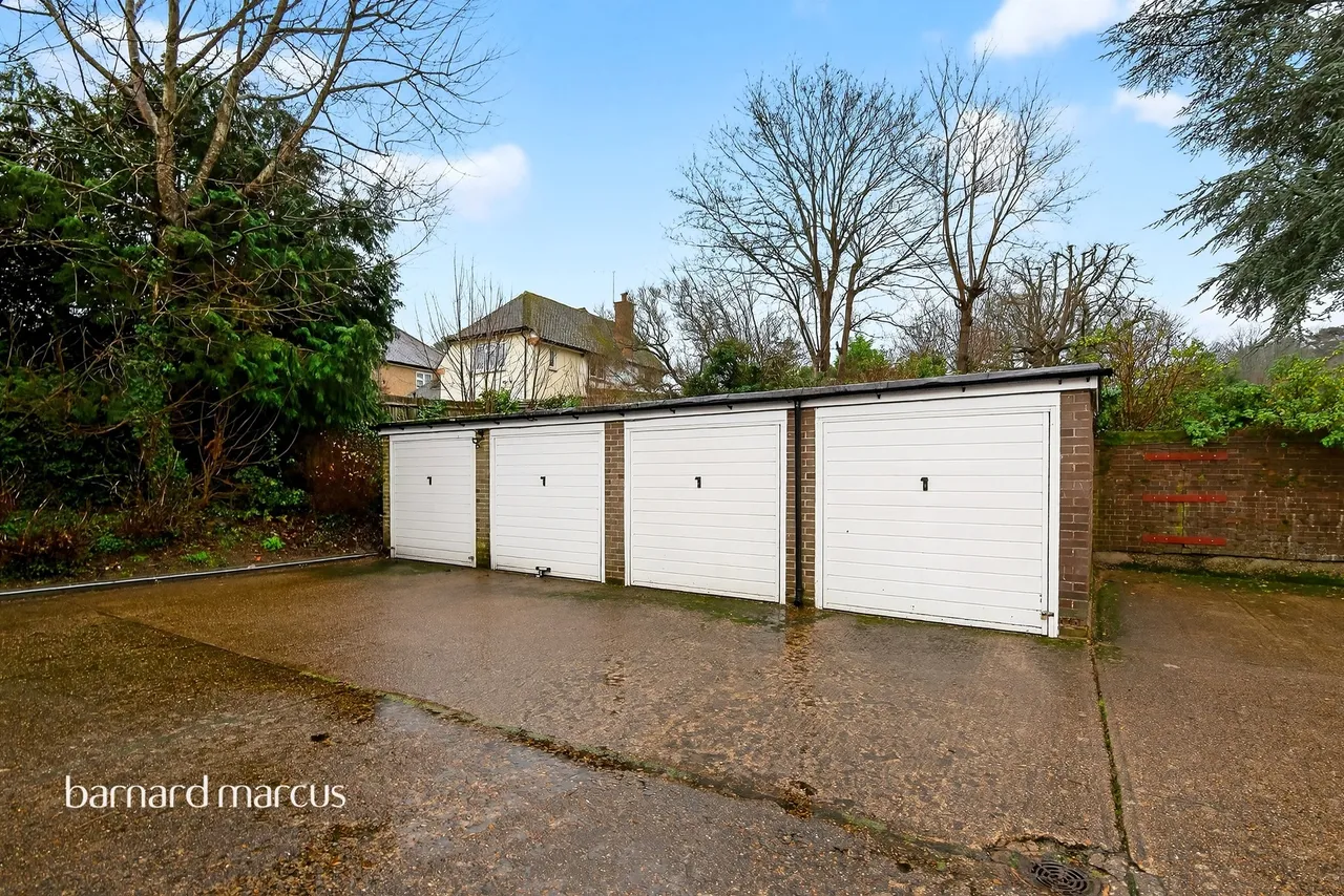 Downs Hill Road, Epsom, KT18, photo 9