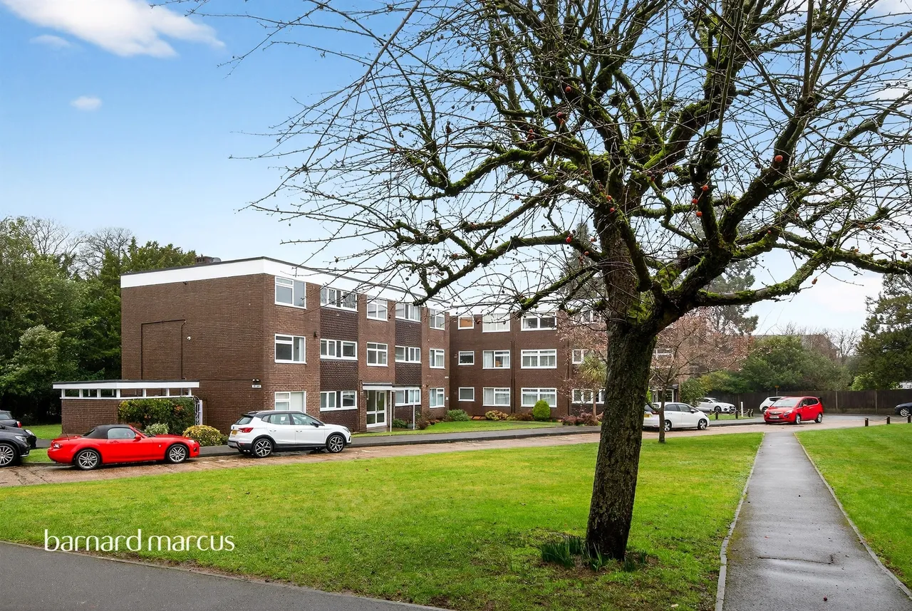 2 bed flat for sale, Downs Hill Road, Epsom, KT18