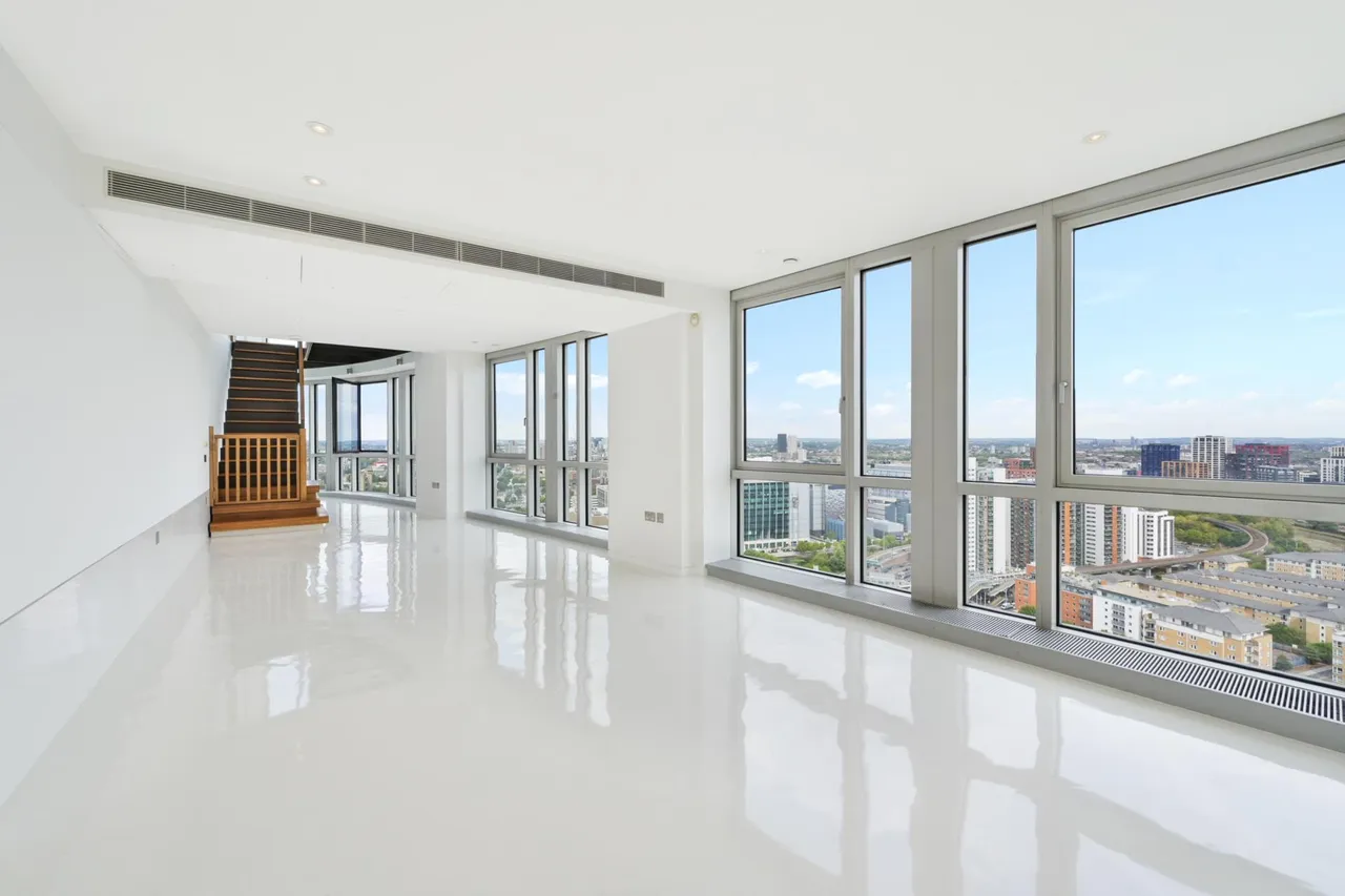 2 bed flat for sale, Fairmont Avenue, London, E14