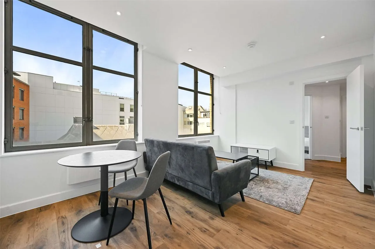 West Smithfield, London, EC1A, photo 3
