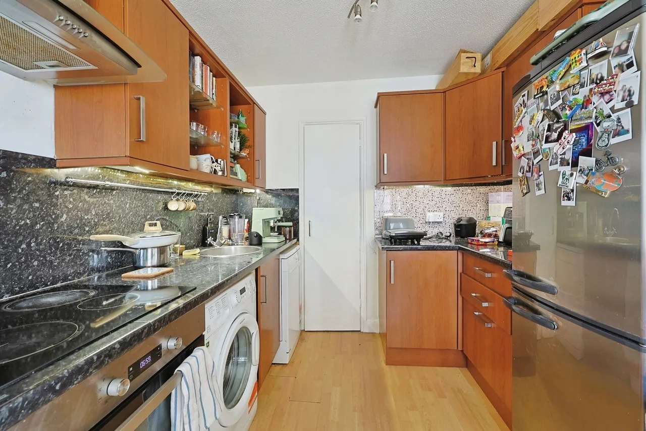 Bramlands Close, London, SW11, photo 2